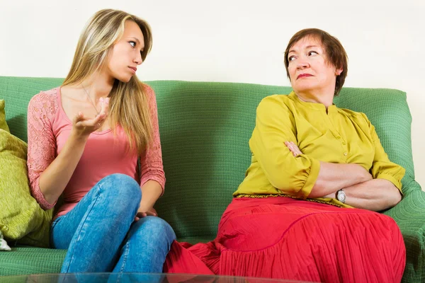 Two women sharing bad news — Stock Photo, Image