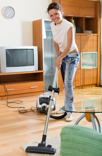 Woman hoovering apartment — Stock Photo, Image