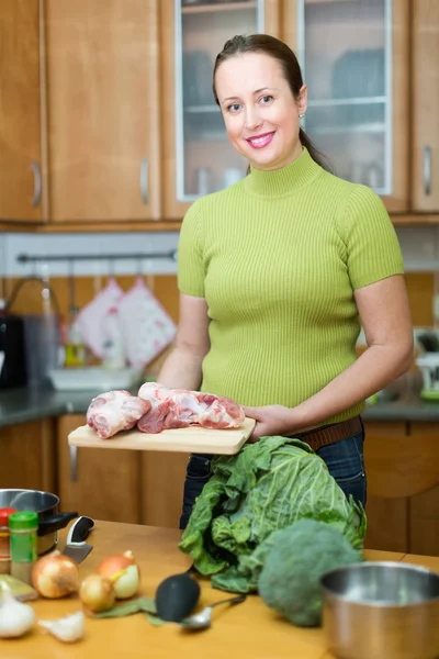 Female cooking dinner at home — Stock Photo, Image