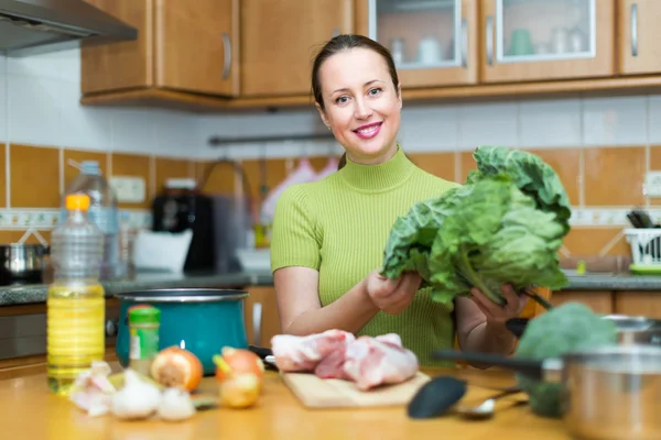 Female cooking dinner — Stock Photo, Image