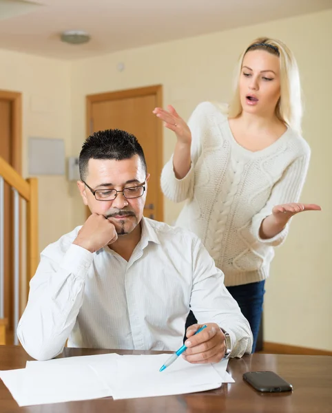 Pelea en la pareja en casa — Foto de Stock