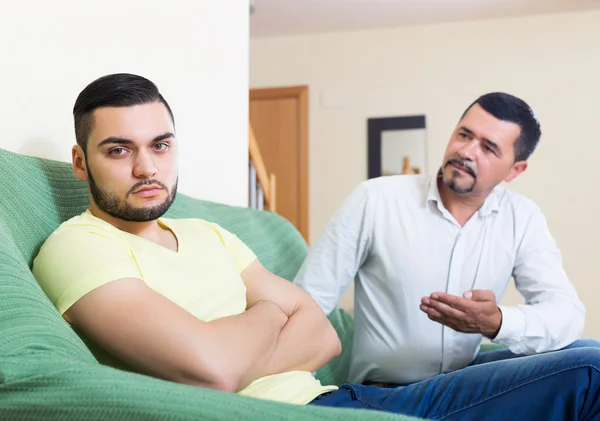 Male adults arguing about something — Stock Photo, Image