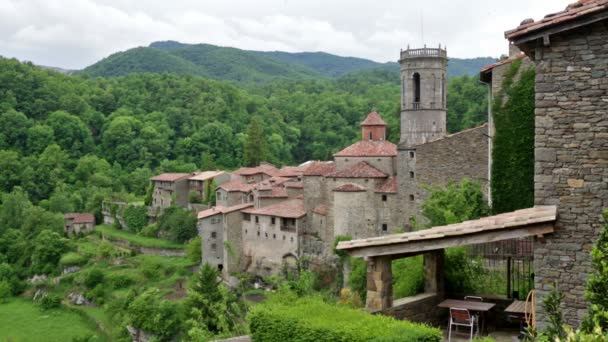 Vista da antiga aldeia catalã . — Vídeo de Stock