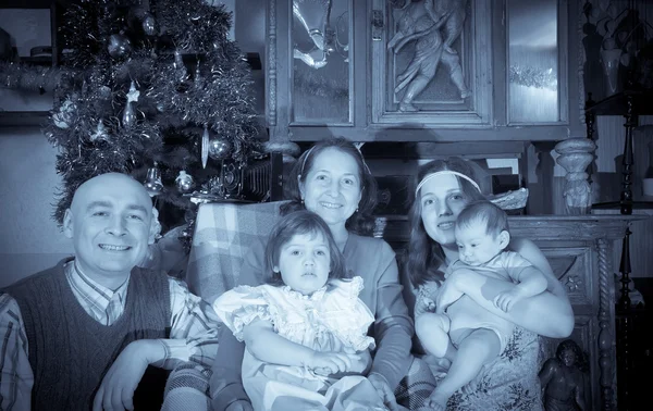 Vánoční portrét rodina — Stock fotografie
