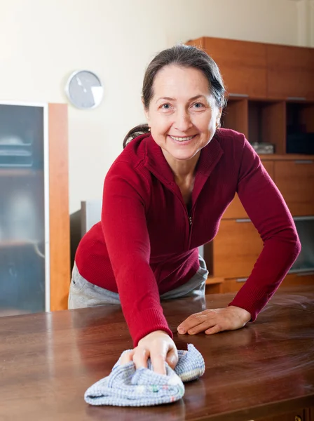 Woman cleaning the table — Stock Photo, Image