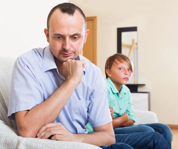 Vater und Teenager-Sohn streiten — Stockfoto