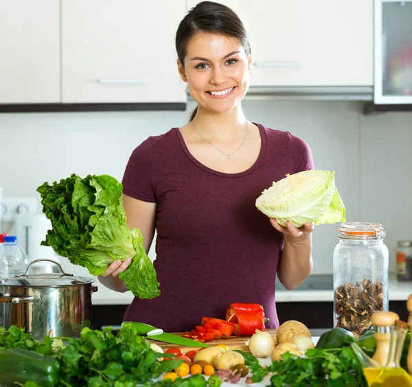 Happy housewife preparing vegetarian meal — Stock Photo, Image