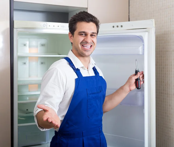 Serviceman fixing technical problems — Stock Photo, Image