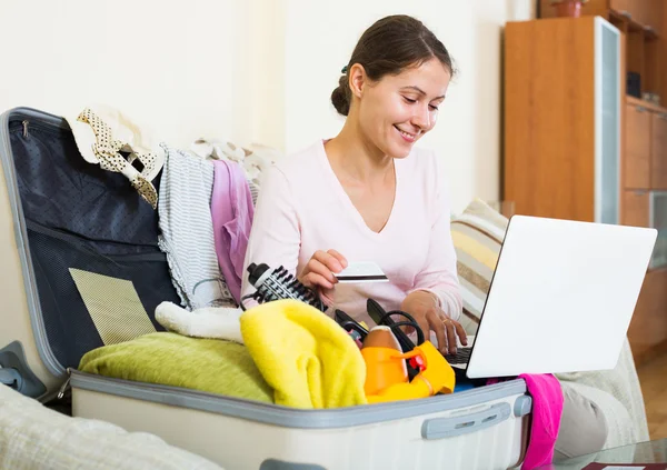 Woman planning vacation with notebook — Stock Photo, Image
