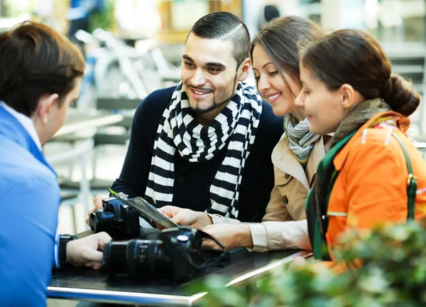 People reading map at cafe — Stock Photo, Image