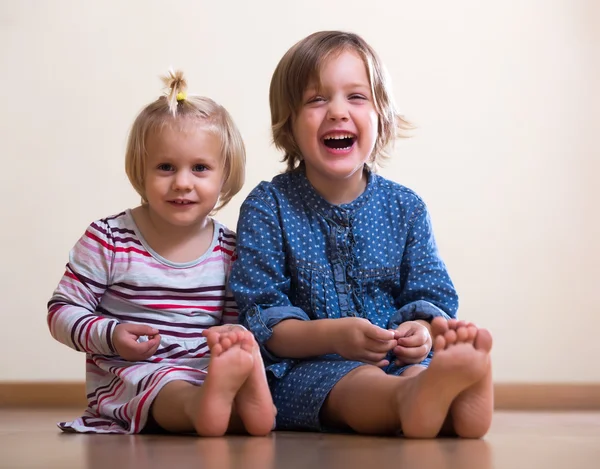 Dos niñas felices — Foto de Stock