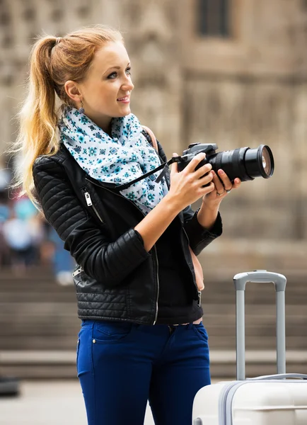 Young female traveller with camera — Stock Photo, Image