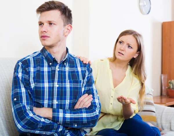 Family couple quarreling at home — Stock Photo, Image