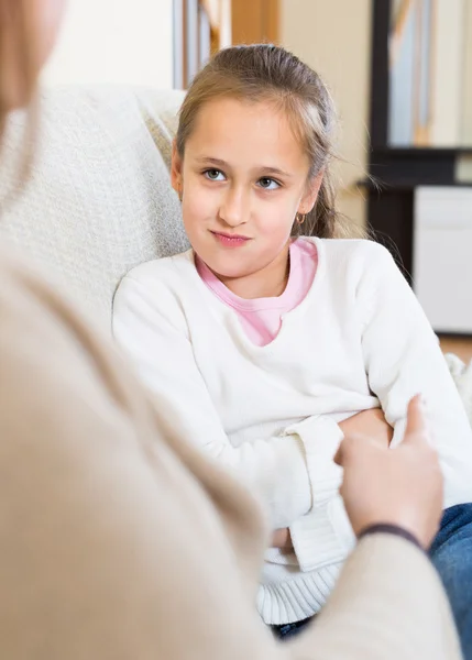 Mother scolding little daughter — Stock Photo, Image