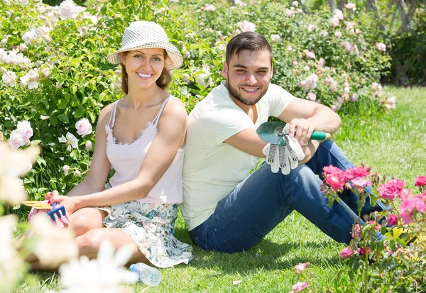 Couple caring their garde — Stock Photo, Image