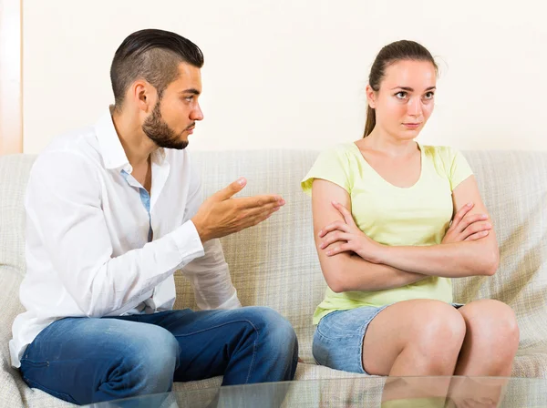 Couple having conflict indoors — Stock Photo, Image