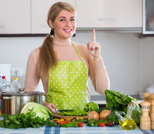 Woman preparing food — Stock Photo, Image