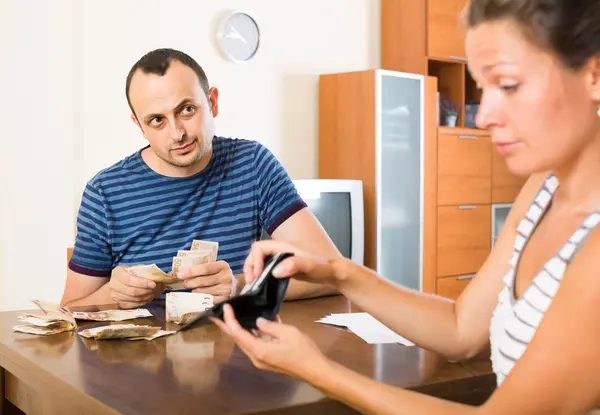 Family having finacial problems and debts — Stock Photo, Image