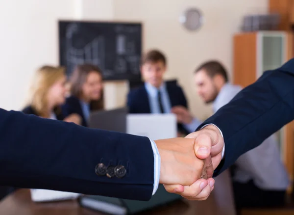 Handshake between businessmen — Stock Photo, Image