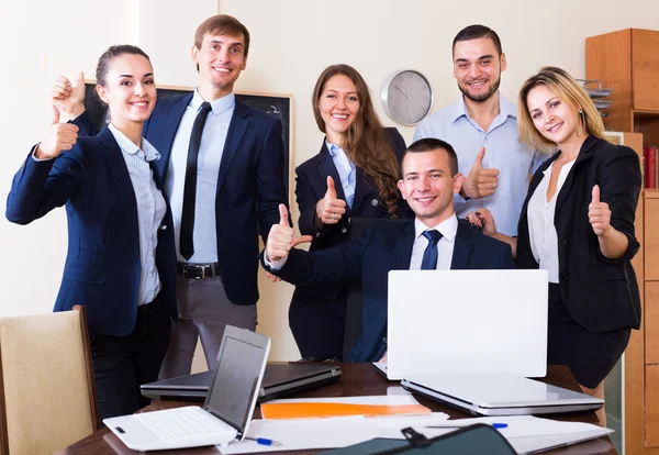 Happy business team professional poserar — Stockfoto