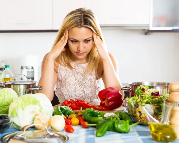 Confused housewife in the kitchen — Stock Photo, Image
