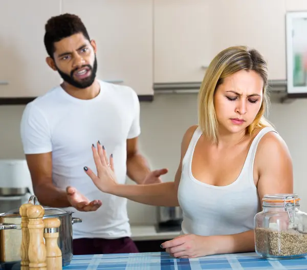 Man and wife having bad argument — Stock Photo, Image