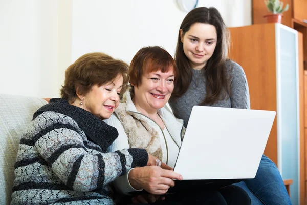Three women with laptop — Stock Photo, Image