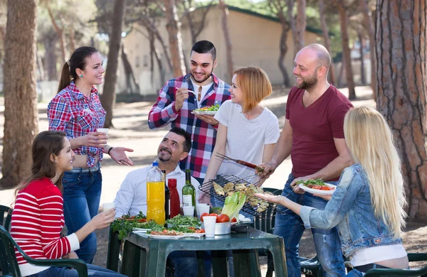 Happy friends making grill — Stock Photo, Image