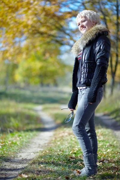 Young girl stand and looks away from  the camera — Stock Photo, Image