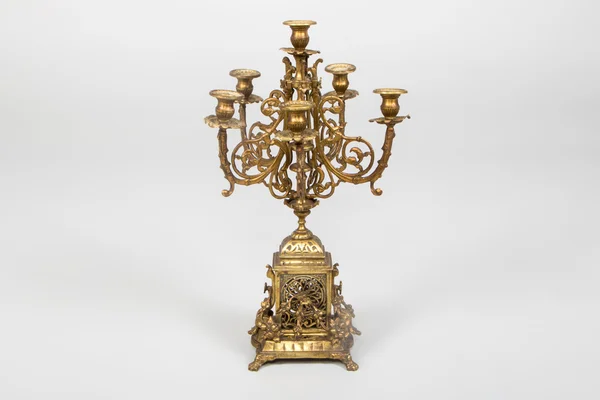 Bronze candelabro no fundo — Fotografia de Stock