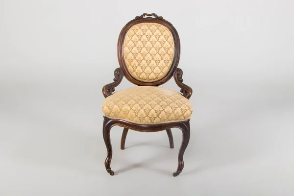 Античное деревянное кресло — стоковое фото