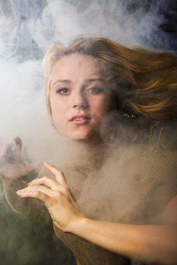 Kadın büyülü takılar