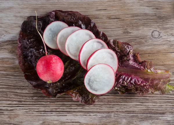 Bahar sebzeler masada