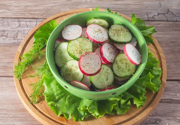 Salade de radis et concombre — Photo