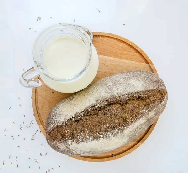 Pão e leite — Fotografia de Stock