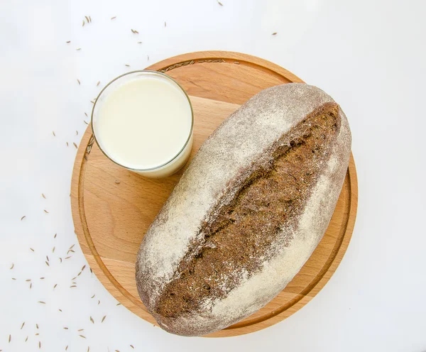 Pão e leite — Fotografia de Stock