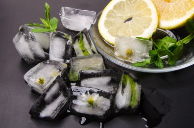 buz küpleri içinde karanlık