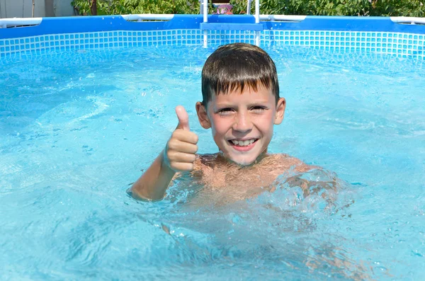 Έφηβοι στην πισίνα — Φωτογραφία Αρχείου