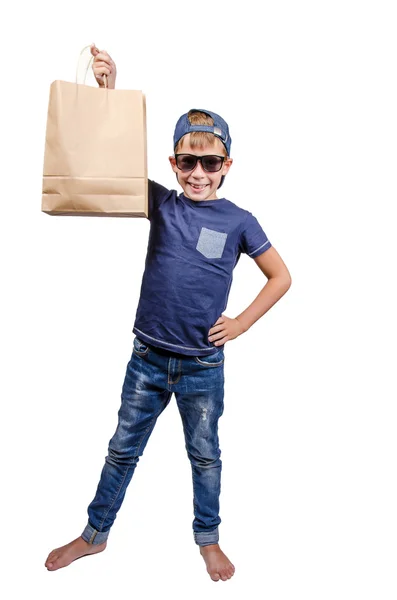 Adolescente con bolsa de papel — Foto de Stock