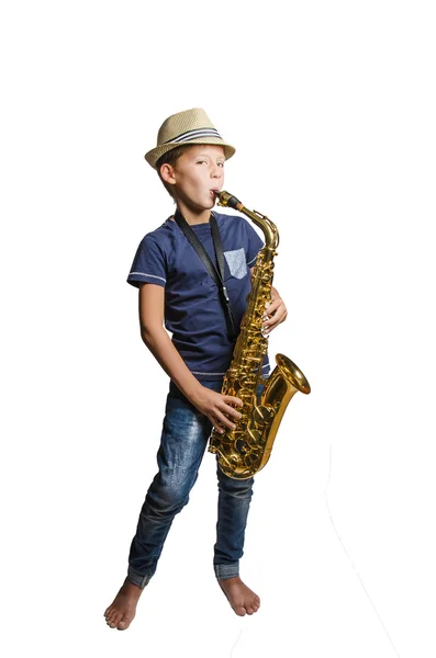 Tonåring spelar saxofon — Stockfoto