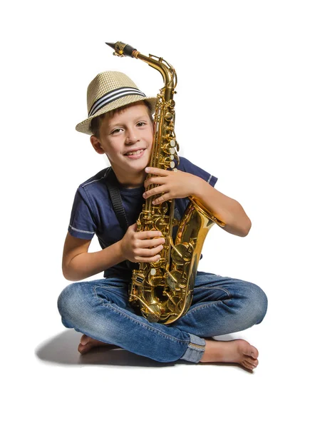 Tonåring med saxofon — Stockfoto