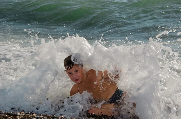 Adolescente in mare — Foto Stock