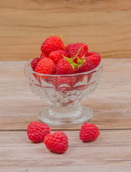 Himbeere auf dem Tisch — Stockfoto