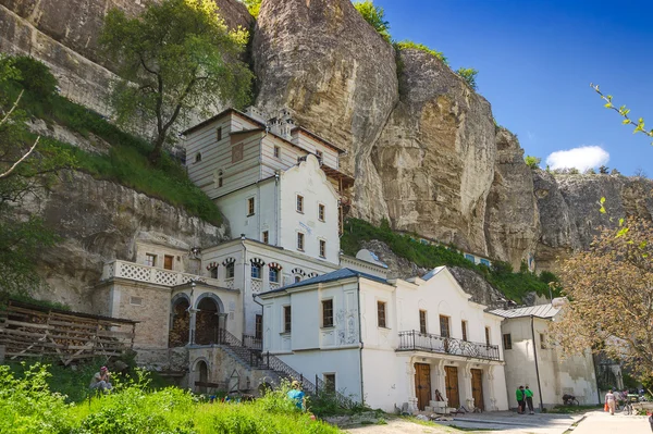 Monasterio en las montañas Imágenes de stock libres de derechos