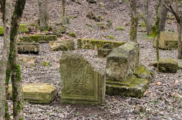 Antico cimitero musulmano — Foto Stock