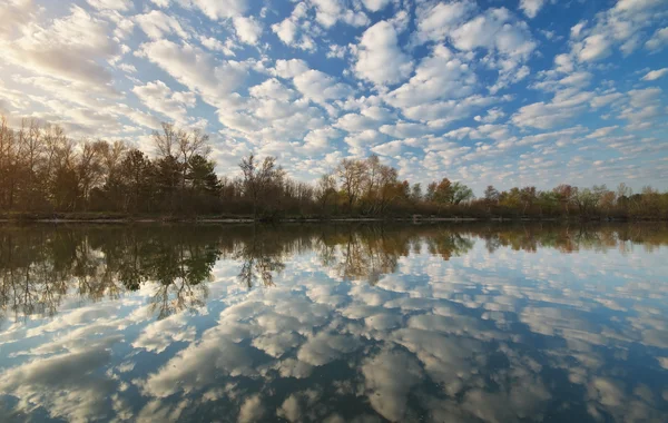 's morgens water reflectie — Stockfoto