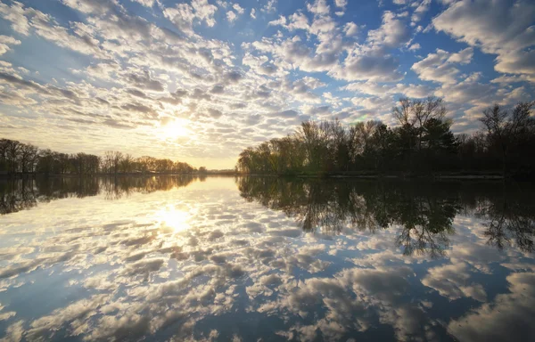 's morgens water reflectie — Stockfoto