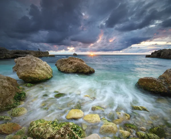 Bela paisagem marinha tempestuosa . — Fotografia de Stock