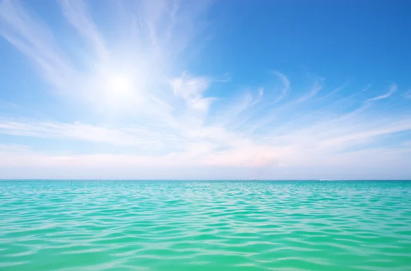 Deeb azul del mar en el día . — Foto de Stock