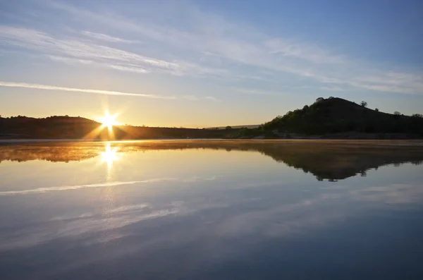 Sunshine on the lake. — Stock Photo, Image